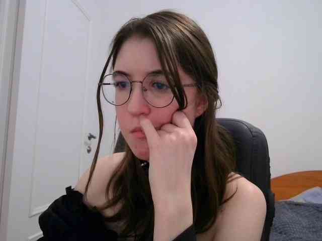 Sweet-Astarte webcam