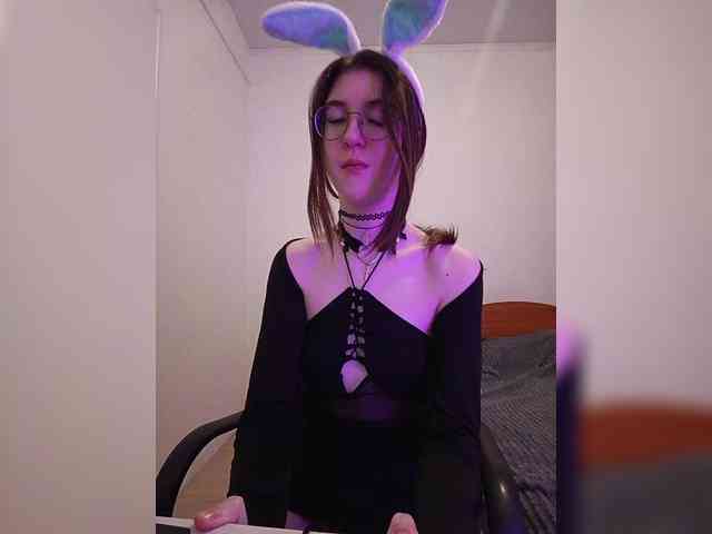 Sweet-Astarte webcam