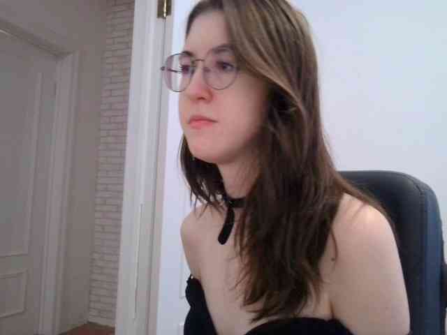 Sweet-Astarte webcam