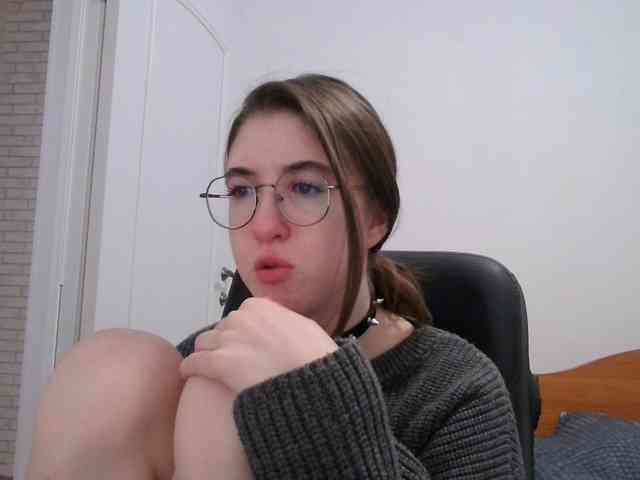 Sweet-Astarte webcam