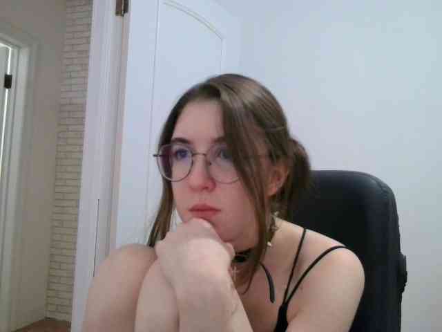 Sweet-Astarte webcam