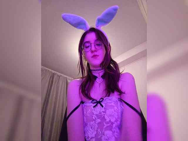 Sweet-Astarte webcam