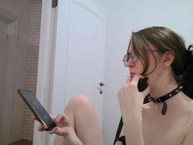 Sweet-Astarte webcam