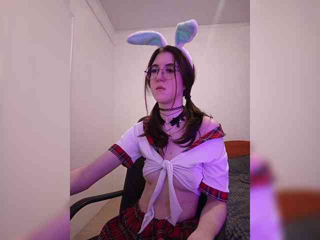 Sweet-Astarte webcam