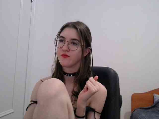 Sweet-Astarte webcam