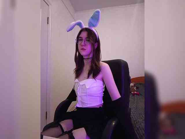 Sweet-Astarte webcam