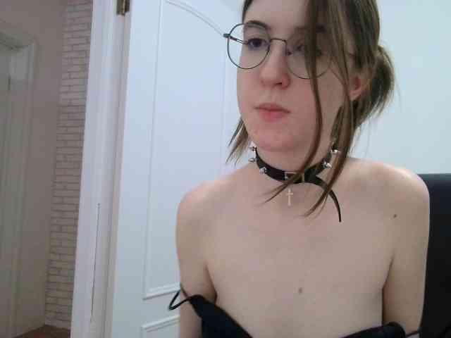 Sweet-Astarte webcam