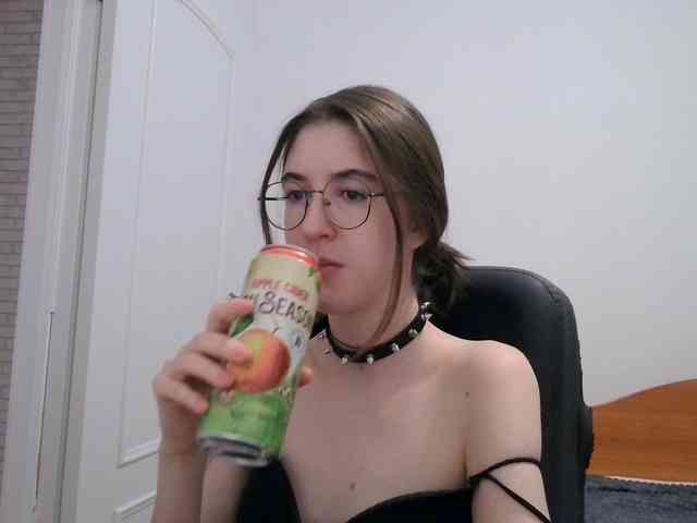 Sweet-Astarte webcam