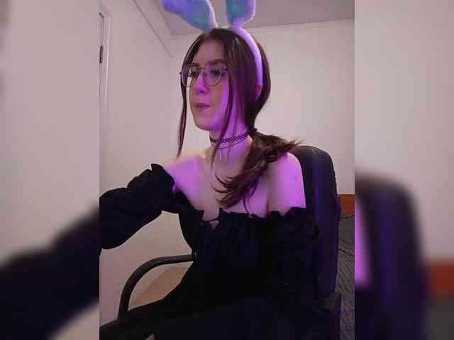 Sweet-Astarte webcam