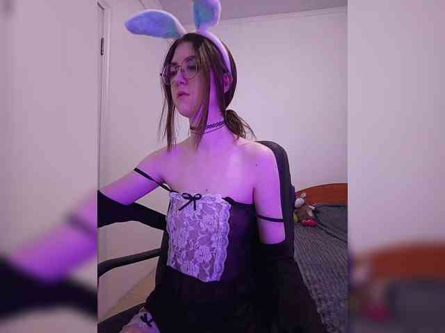 Sweet-Astarte webcam