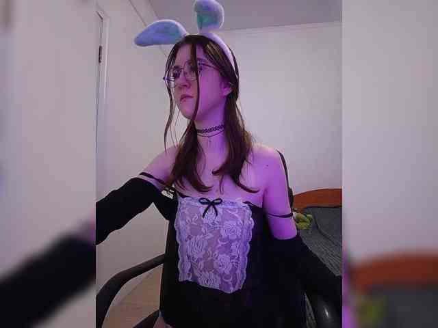 Sweet-Astarte webcam