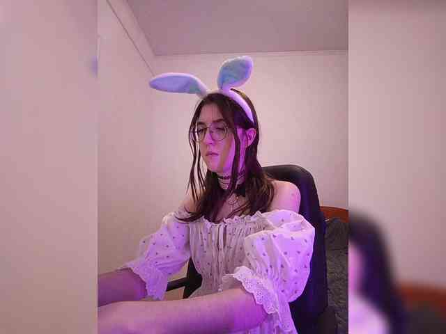 Sweet-Astarte webcam