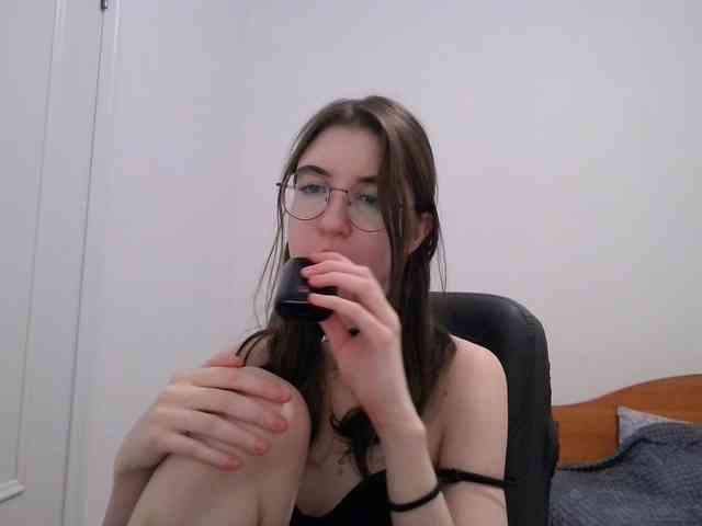 Sweet-Astarte webcam