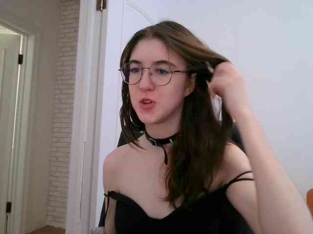 Sweet-Astarte webcam