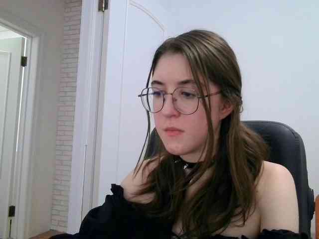 Sweet-Astarte webcam