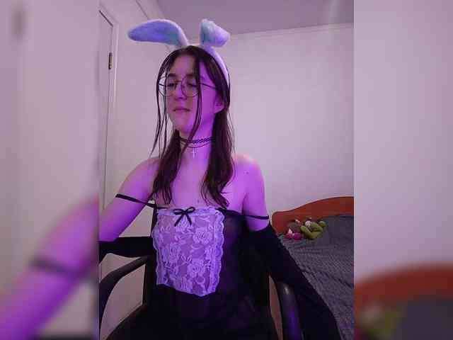 Sweet-Astarte webcam