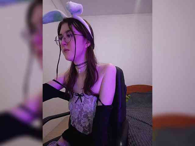 Sweet-Astarte webcam