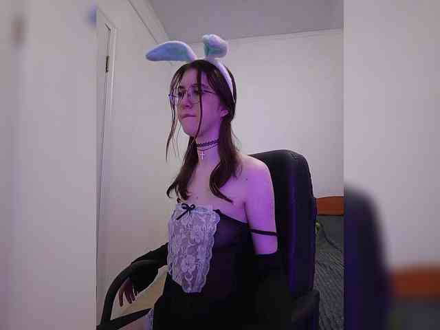 Sweet-Astarte webcam