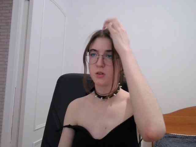 Sweet-Astarte webcam