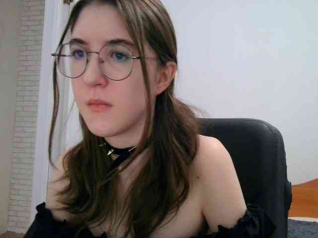 Sweet-Astarte webcam