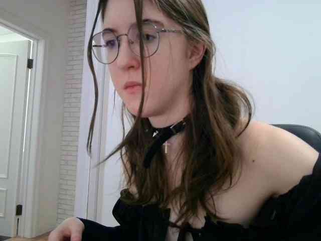 Sweet-Astarte webcam