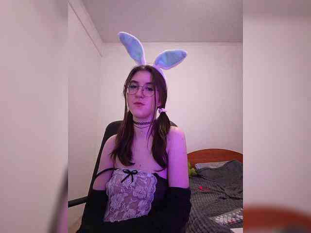 Sweet-Astarte webcam