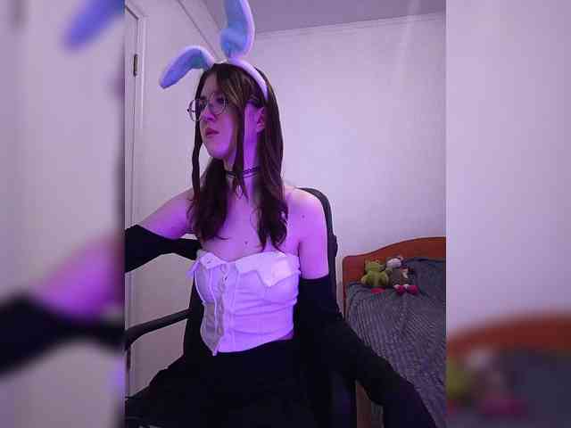 Sweet-Astarte webcam