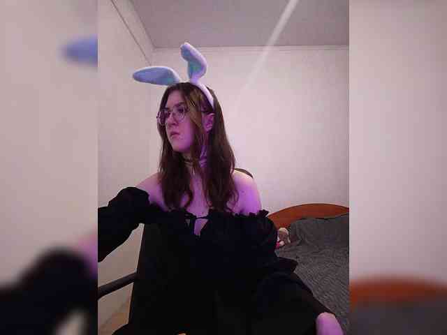 Sweet-Astarte webcam