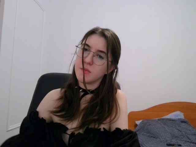 Sweet-Astarte webcam