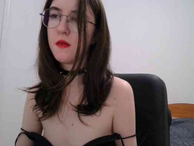 Sweet-Astarte webcam