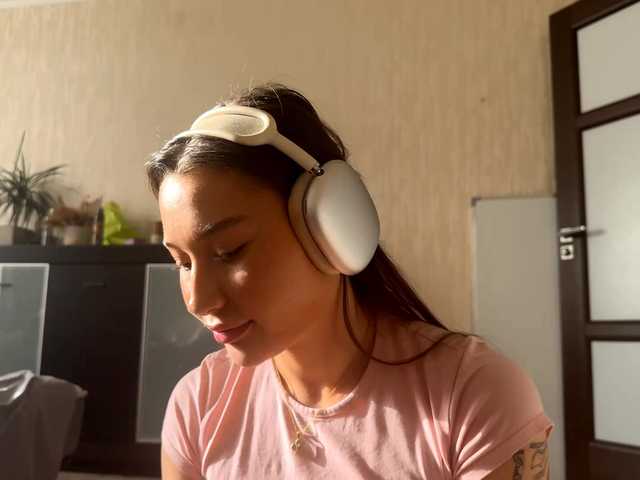 LakishaYanish webcam