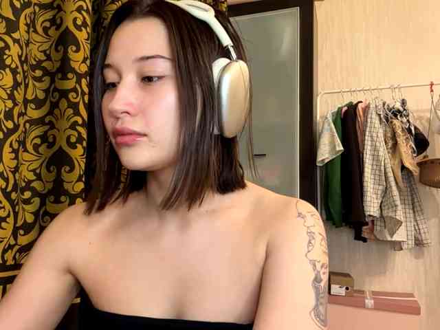 LakishaYanish webcam