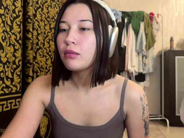 LakishaYanish webcam