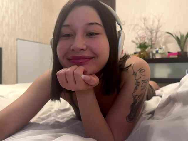 LakishaYanish webcam