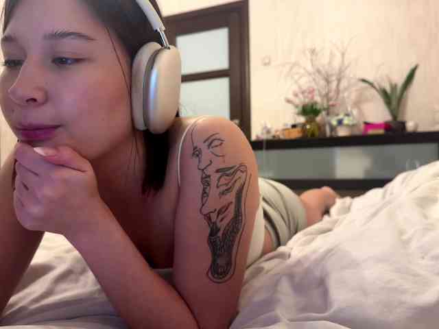 LakishaYanish webcam