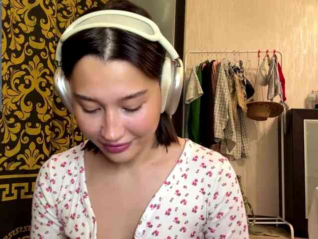 LakishaYanish webcam