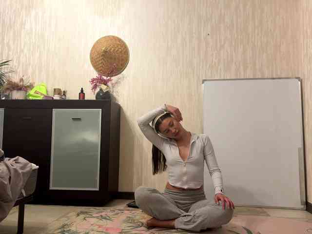 LakishaYanish webcam