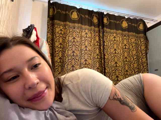LakishaYanish webcam