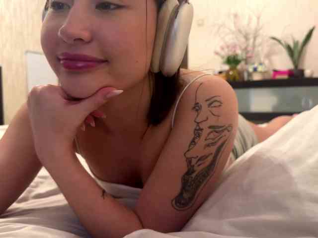 LakishaYanish webcam