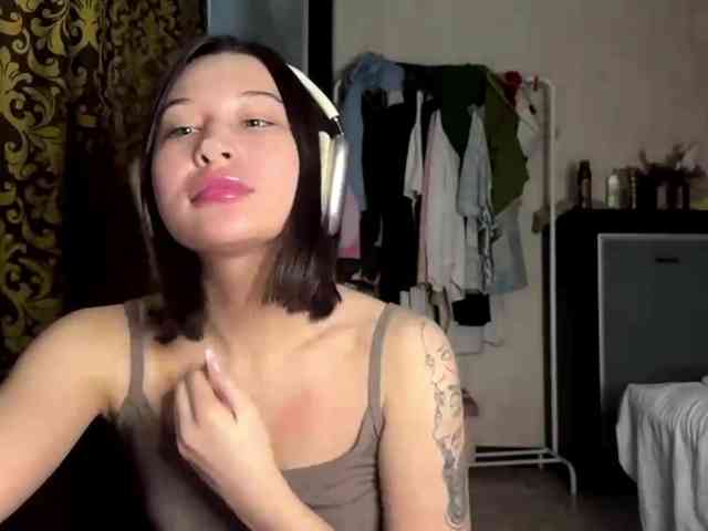 LakishaYanish webcam