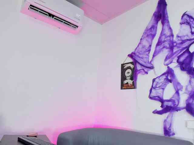 AlexaBennett webcam