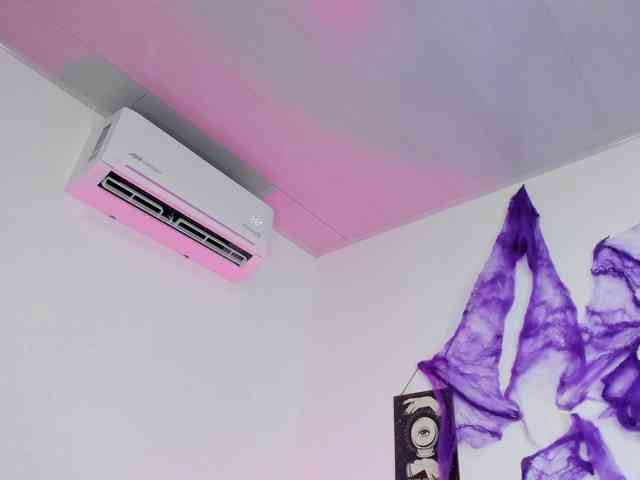 AlexaBennett webcam