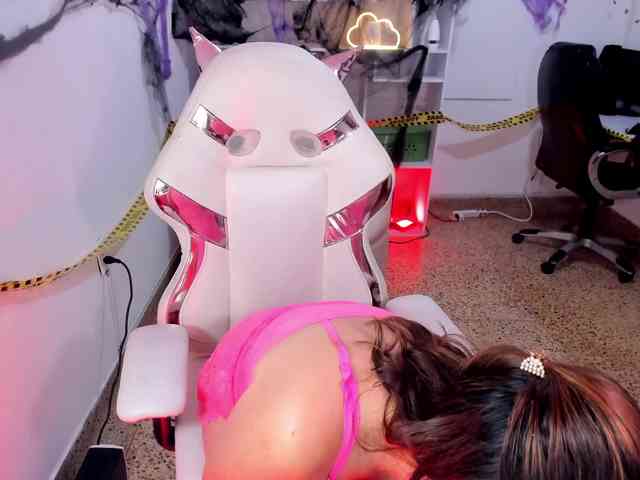 AlexaBennett webcam
