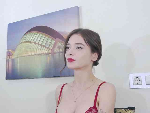 SonyaLoveline webcam