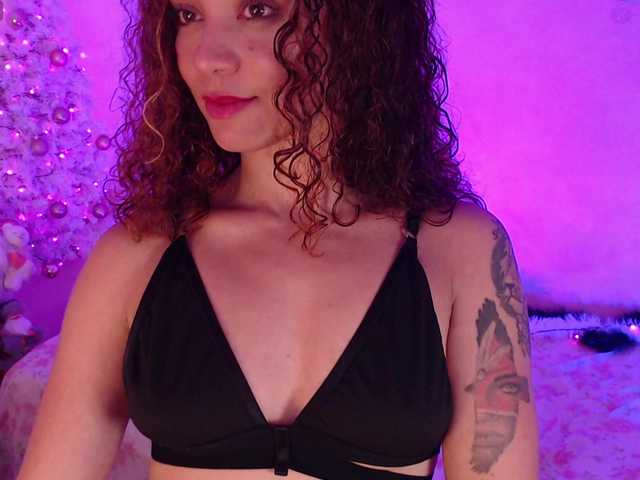 RedVelvett-'s BongaCams show and profile