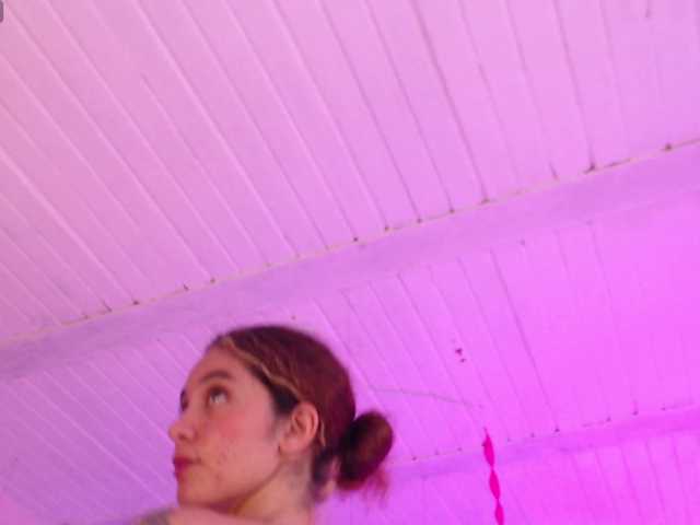 RedVelvett-'s BongaCams show and profile