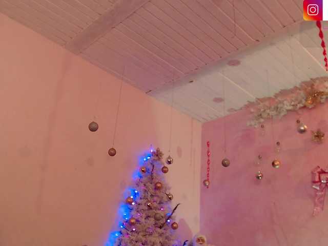 RedVelvett-'s BongaCams show and profile