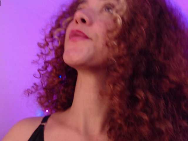 RedVelvett-'s BongaCams show and profile