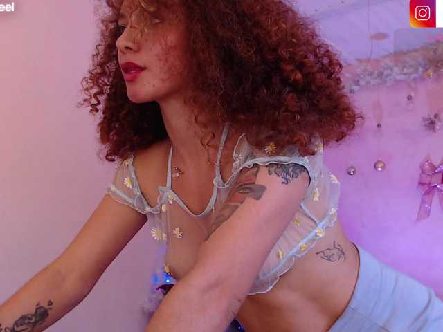 RedVelvett-'s BongaCams show and profile