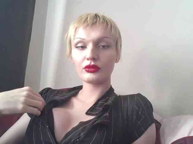 ThaliaWhisper bongacams